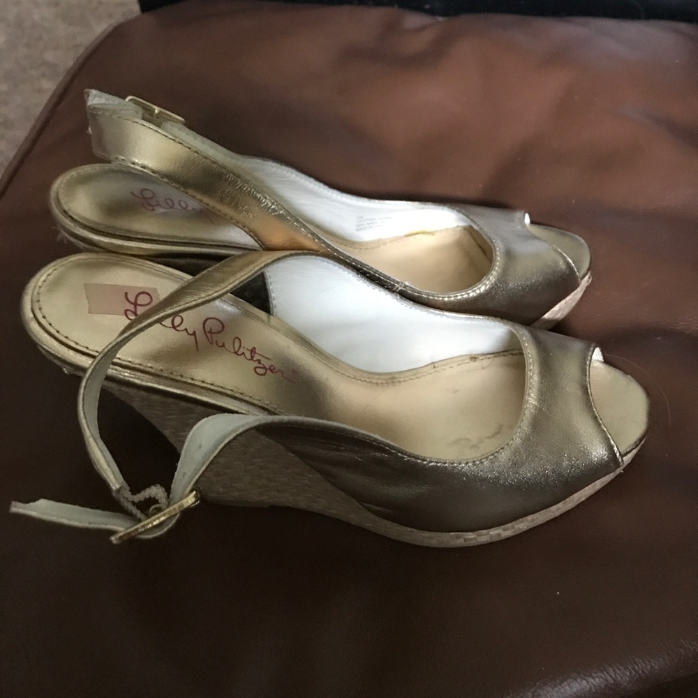 Lilly Pulitzer Gold Wedges!!